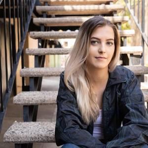 Meet your Posher, Jena